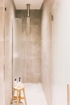 JEE-O Soho Buitendouchekop Plafondbevestiging - Raw RVS -Intex VERKAUF jee o soho buitendouchekop plafondbevestiging raw rvs 1